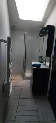 Salle de bains dans l'établissement EMERAUDE