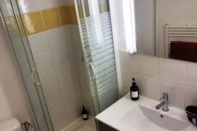 Salle de bains dans l'établissement Le Lumineux