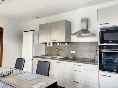 Cuisine ou kitchenette dans l'établissement Maison 8 personnes à la campagne à 8 km des plages