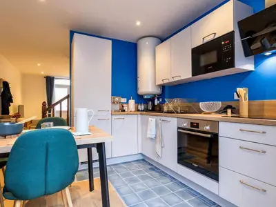 Cuisine ou kitchenette dans l'établissement Villa face à la mer avec terrasse privative, confort moderne, Wi-Fi gratuit à Saint-Nazaire - FR-1-306-1260
