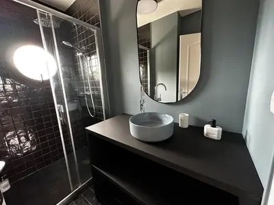 Salle de bains dans l'établissement Maison Style & Espace à Angers