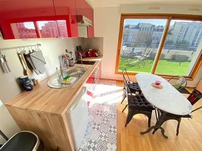 Cuisine ou kitchenette dans l'établissement Grand studio, belle terrasse avec vue