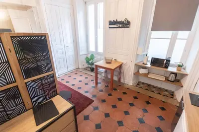 Cuisine ou kitchenette dans l'établissement Immeuble L'aristocrate - L'Authentique - Bd Carnot