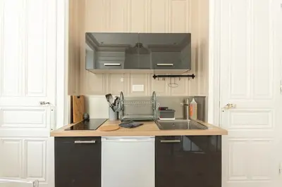 Cuisine ou kitchenette dans l'établissement Immeuble L'aristocrate - L'Authentique - Bd Carnot