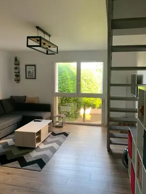 Coin salon dans l'établissement Charment Appartement Duplex - Pornichet