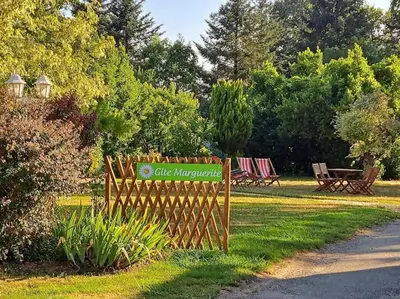 Jardin de l'établissement Gîte Marguerite - Au coeur de la campagne