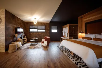 Un ou plusieurs lits dans un hébergement de l'établissement L'EDEN - Refuge romantique avec balnéo & sauna