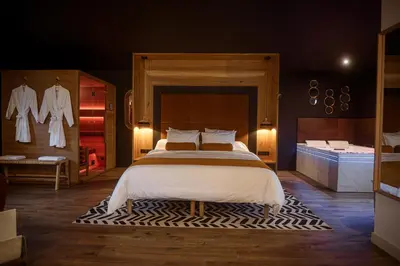Un ou plusieurs lits dans un hébergement de l'établissement L'EDEN - Refuge romantique avec balnéo & sauna