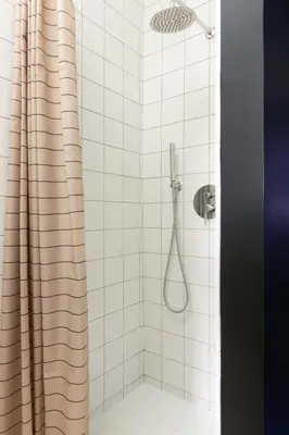 Salle de bains dans l'établissement Chambre avec salle de bain et accès indépendant