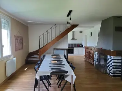 Cuisine ou kitchenette dans l'établissement Maison du Domaine (Gîte)
