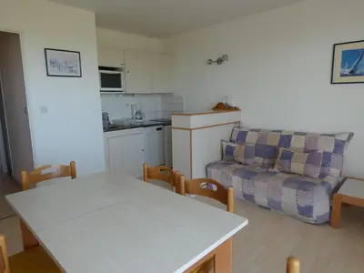 Cuisine ou kitchenette dans l'établissement Appartement T2+ cabine avec piscine et parking à Saint-Jean-de-Monts - FR-1-323-315