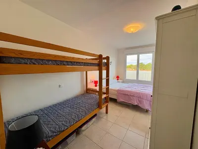 Un ou plusieurs lits dans un hébergement de l'établissement Appartement rénové 1 chambre, superbe vue mer, proche plage - FR-1-323-319