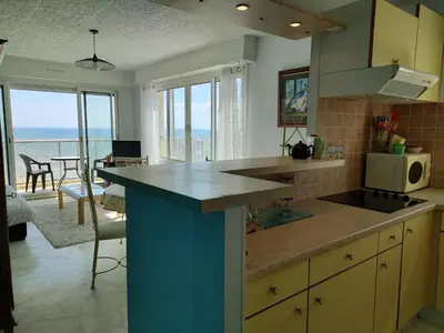 Cuisine ou kitchenette dans l'établissement Appartement vue mer, 1 chambre, 4 pers, animaux admis - FR-1-323-335