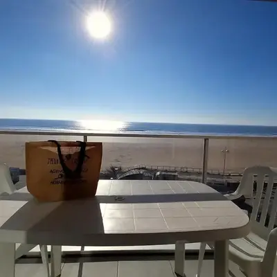 Bel Apt 2 Chambres en Front de Mer + Terrasse et Garage Privé - FR-1-323-324