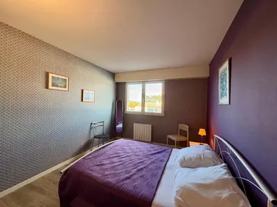 Un ou plusieurs lits dans un hébergement de l'établissement Appartement 2 chambres spacieux avec parking privé, pour 6 personnes face à la mer - FR-1-323-333