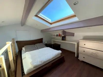 Un ou plusieurs lits dans un hébergement de l'établissement Maison Spacieuse avec Piscine Privée et Jardin à Saint Jean de Monts - FR-1-323-381