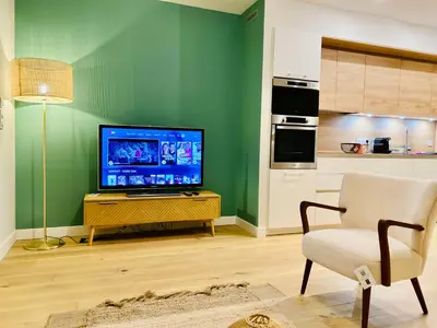 Télévision ou salle de divertissement dans l'établissement Maison neuve 3 chambres Nantes - confort pour famille & amis, wifi, parking