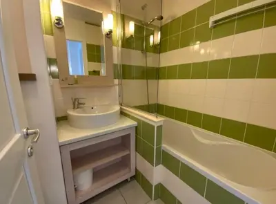 Salle de bains dans l'établissement Maison 6 personnes avec 2 chambres, piscines et sauna
