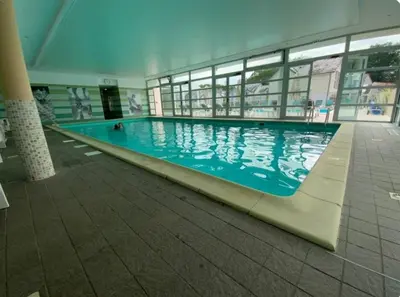 Piscine de l'établissement Maison 6 personnes avec 2 chambres, piscines et sauna ou située à proximité