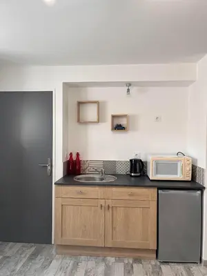 Cuisine ou kitchenette dans l'établissement La Meilleraye 2 Chambres privées indépendantes à 5min du Puy du Fou