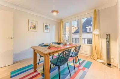 Coin salon dans l'établissement Le Chapeau-Rouge - Au Cœur de Nantes