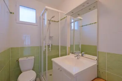 Salle de bains dans l'établissement La Balnéaire - à 50m de la plage