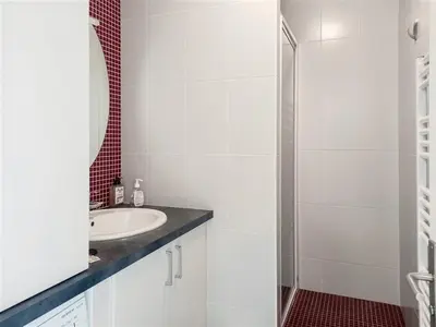 Salle de bains dans l'établissement Studio confortable vue mer, 4 pers, Saint-Jean-de-Monts - FR-1-323-424