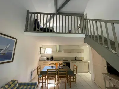 Cuisine ou kitchenette dans l'établissement Charmante maison, 6 pers, près de la mer avec jardin - FR-1-323-440