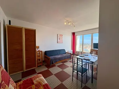 Un ou plusieurs lits dans un hébergement de l'établissement Studio confortable avec vue sur mer et WIFI à Saint-Jean-de-Monts - FR-1-323-418