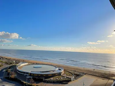 Vue générale sur la mer ou vue sur la mer prise depuis l'appartement