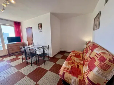 Télévision ou salle de divertissement dans l'établissement Studio confortable avec vue sur mer et WIFI à Saint-Jean-de-Monts - FR-1-323-418