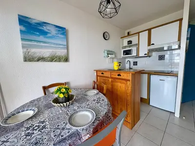 Cuisine ou kitchenette dans l'établissement Bel Appartement Proche Mer avec Terrasse - Saint Hilaire de Riez - FR-1-323-455