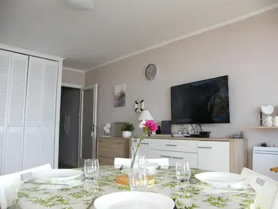 Cuisine ou kitchenette dans l'établissement Studio confortable face mer avec parking privé - FR-1-323-450