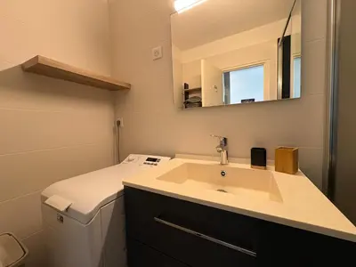 Salle de bains dans l'établissement Appartement confortable, face à la mer, animaux admis - FR-1-323-449