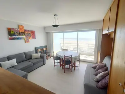Coin salon dans l'établissement Studio Confortable pour 3 à Saint Jean de Monts, Proche Plage - FR-1-323-459