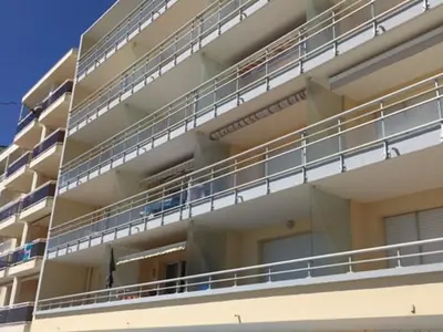 Balcon ou terrasse dans l'établissement Studio Confortable pour 3 à Saint Jean de Monts, Proche Plage - FR-1-323-459