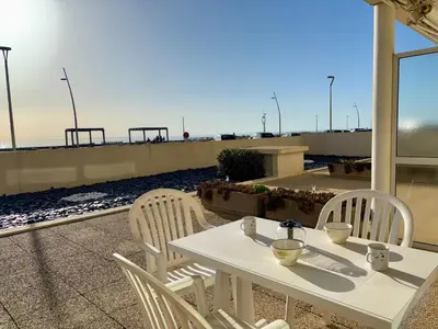 Balcon ou terrasse dans l'établissement Appartement 2 pièces avec terrasse pour 4 pers, proche plage - FR-1-323-451