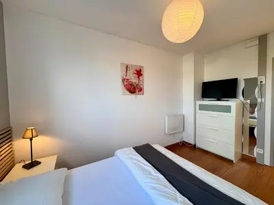 Un ou plusieurs lits dans un hébergement de l'établissement Bel appartement 2 chambres - face mer - 5 personnes, WIFI, animaux admis, parking - FR-1-323-457