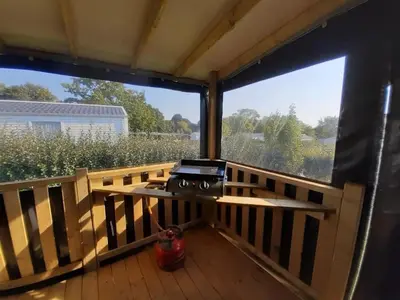 Balcon ou terrasse dans l'établissement ZEcamping 3 animaux acceptés club enfant piscine couverte
