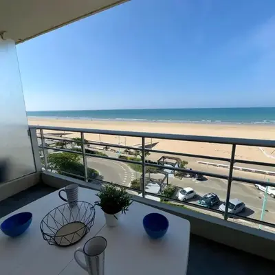 Superbe studio avec alcôve rénové près de la mer - FR-1-323-475