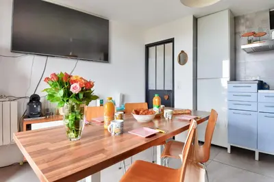 Cuisine ou kitchenette dans l'établissement Appart pour 4 dans domaine avec piscine