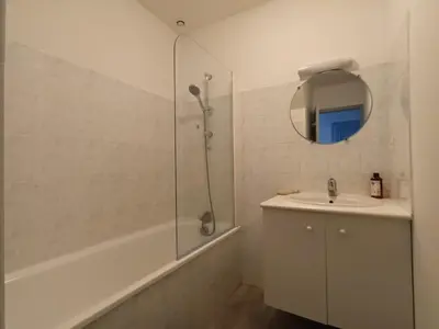 Salle de bains dans l'établissement Duplex de Zola