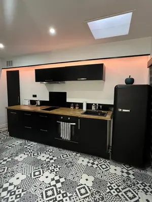 Télévision ou salle de divertissement dans l'établissement Appartement avec Jacuzzi Sauna & Home Cinéma - Nid d'Angers
