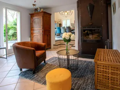 Coin salon dans l'établissement Holiday Home Rive Droite by Interhome
