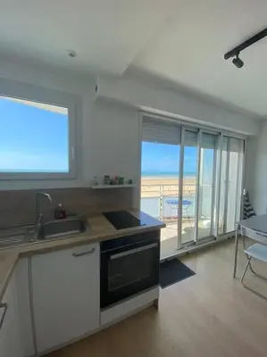 Cuisine ou kitchenette dans l'établissement Appartement face mer (vue 180°) avec balcon