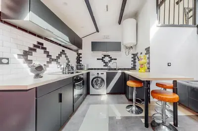 Cuisine ou kitchenette dans l'établissement Superbe appartement meublé proche gare et centre ville