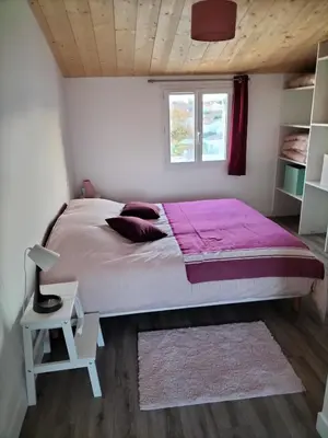 Un ou plusieurs lits dans un hébergement de l'établissement Dormez au coeur du village entre plage et polder