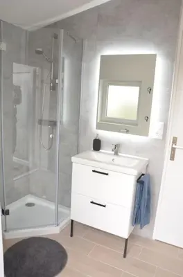 Salle de bains dans l'établissement Studio confortable avec terrasse privée