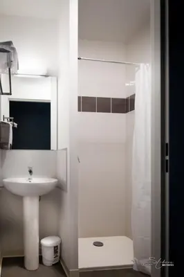 Salle de bains dans l'établissement Le Spot CIS Nantes