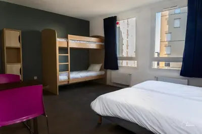 Un ou plusieurs lits dans un hébergement de l'établissement Le Spot CIS Nantes